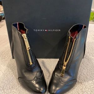 Tommy Hilfiger black ankle boots. Size 6.